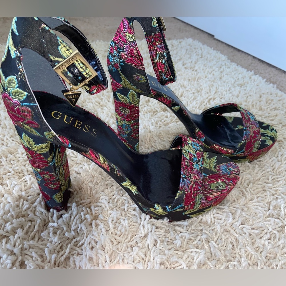 Guess Heels - Picture 2 of 6
